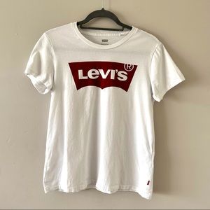 💛 Levi’s T-shirt White Size Medium